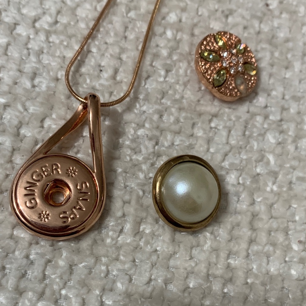 Rose Gold Necklace with Pearl and Floral Snap